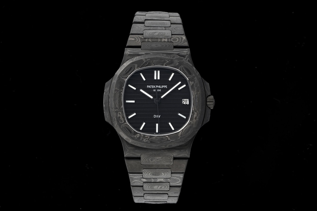 NO:144976,[DiW Full Carbon 5711 Nautilus] Full Carbon 5711, it is the lightest 5711 in the world. Can you imagine how it feels to wear it on your wrist?  The stunning rare threaded shell-like appearance and the aesthetic presentation of carbon fiber will make your wrists look unique!  It is not just a watch, but also a fashionable charm!  The watch model has been upgraded from the original semi-carbon fiber material to the current full carbon fiber material, and the case and strap have been completely changed to carbon fiber. The weight of the whole watch is greatly reduced, making the watch lighter and more comfortable to wear. The entire carbon fiber watch is full of visual change. As the light reflects the depth and shallow patterns, the thread tone texture is different, which is very eye-catching. The full carbon fiber 5711 gives the watch a new visual and tactile experience. It has the light texture of carbon fiber and the smoothness of ceramics. With its unique patterns, it is naturally extraordinary.19860909【DiW 全碳 5711 鹦鹉螺】 全碳纤维5711,它是世界上最轻的5711.你能想象佩戴在手腕上的感觉吗？ 令人惊艳的稀有螺纹贝壳状的外观,碳纤维的美学呈现,让你的手腕焕发别样魅力！它不仅仅是一块腕表,更是一种时尚魅力！ 表款由原来的半碳纤维材质升级至现在全碳纤维材质,表壳和表带全改为碳纤维.整表的重量大大减少,让手表戴起来更轻盈舒适. 整个碳纤维腕表在视觉上充满变化感,随着光线反射出深浅纹路,螺纹色调纹理各不同,非常吸引眼球. 全碳纤维的5711,赋予腕表全新的视觉与触觉体验,既有碳纤维的轻盈质感,又有陶瓷般的光滑度,加上本身独一无二的纹路,自然不同凡响.,,Watch