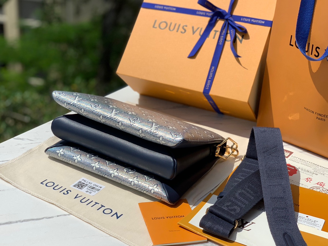 非市场普通货 进口皮料半钢五金尺寸 26×20×12cm LV当季新款 COUSSIN小号链条包，渠道出