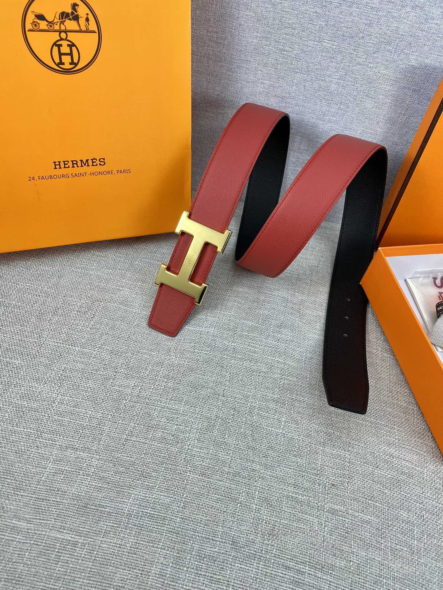 官网同步镀钯金属皮带扣优雅而时尚这款