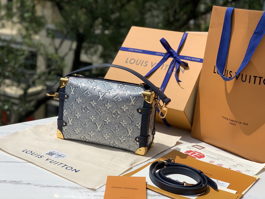 非市场普通货 进口皮料半钢五金尺寸 21×14×6cm LV SIDE TRUNK 女盒子包，M2294