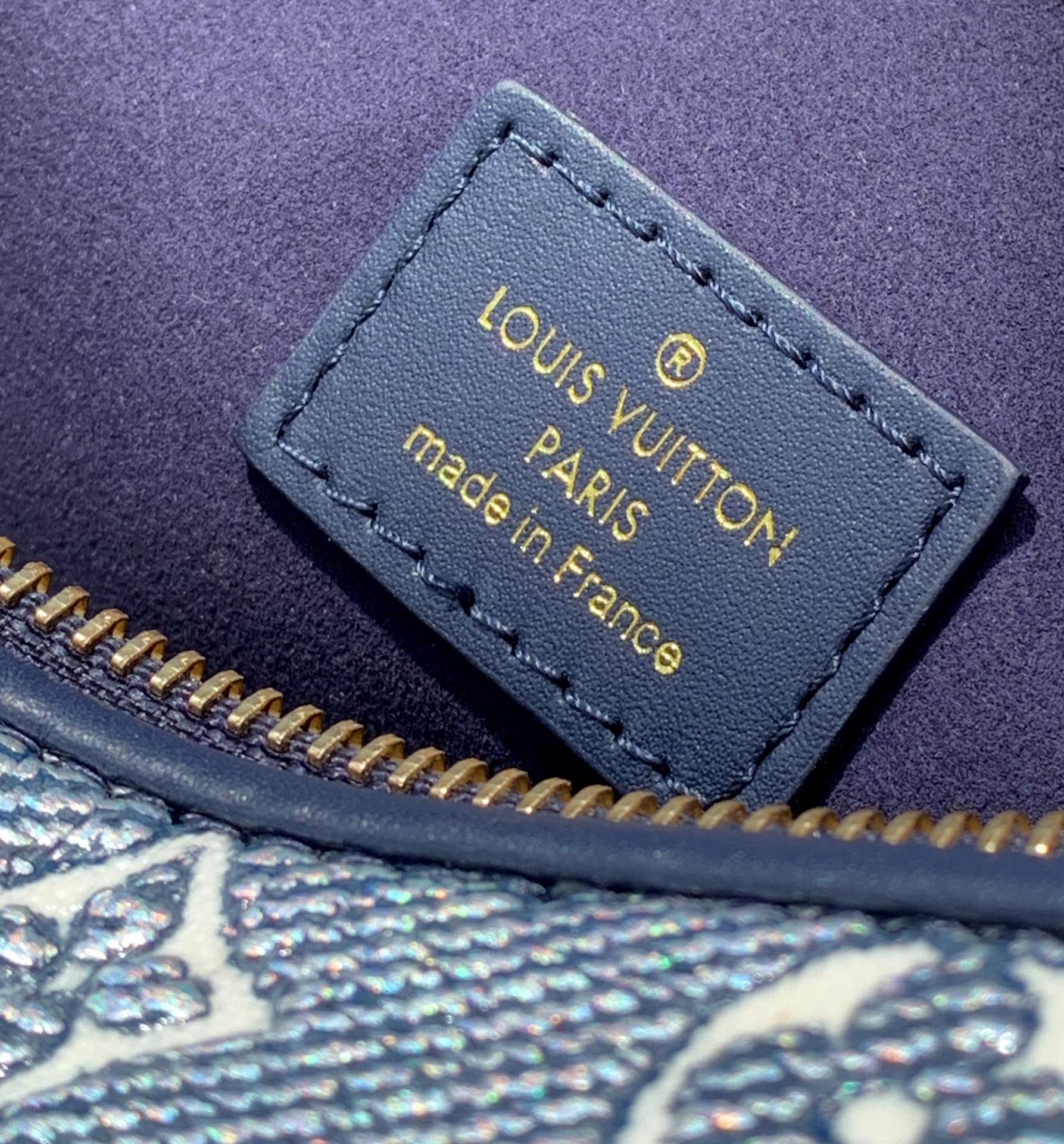 非市场普通货 进口皮料半钢五金尺寸 21×14×6cm LV SIDE TRUNK 女盒子包，M2294