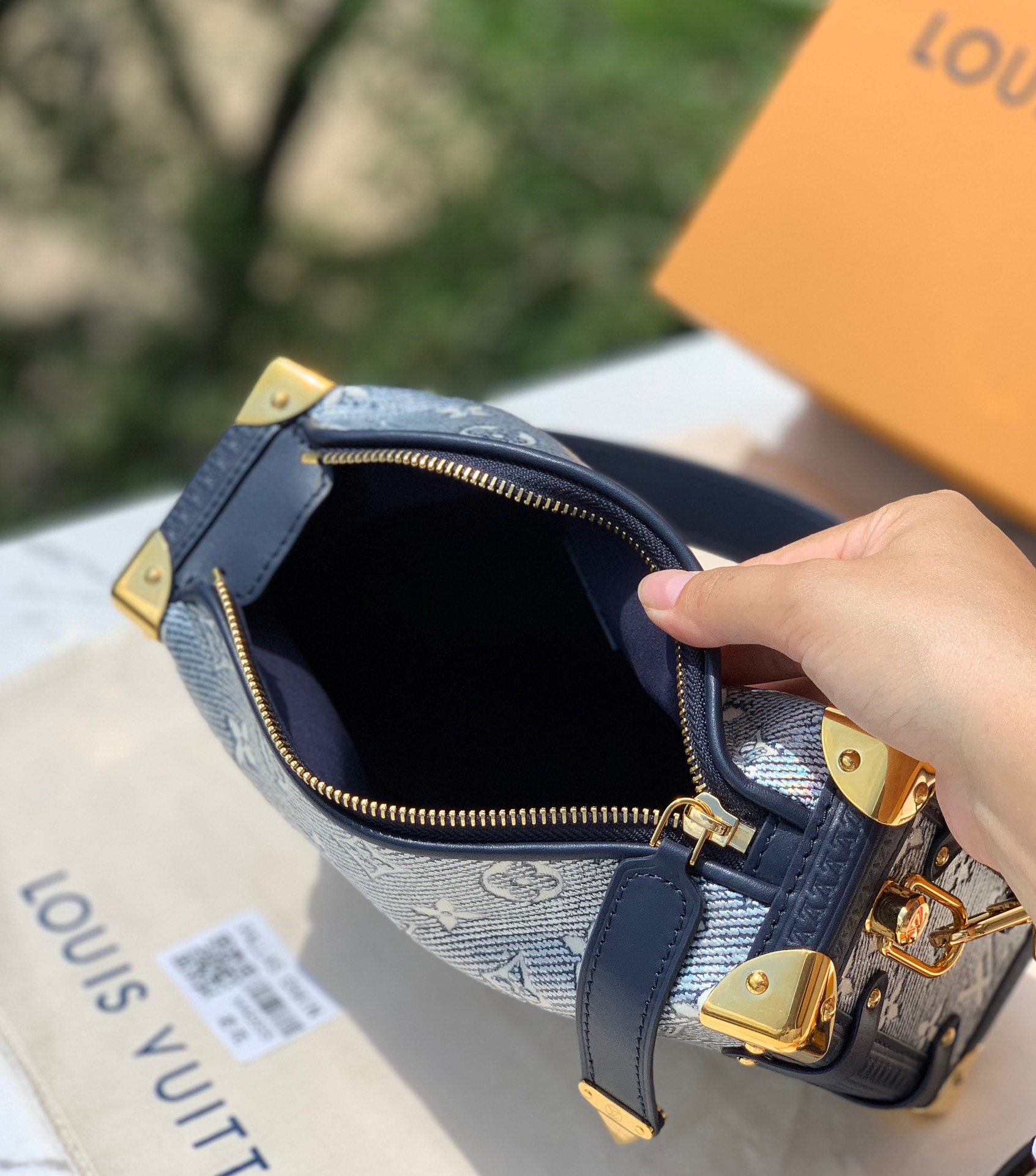 非市场普通货 进口皮料半钢五金尺寸 21×14×6cm LV SIDE TRUNK 女盒子包，M2294