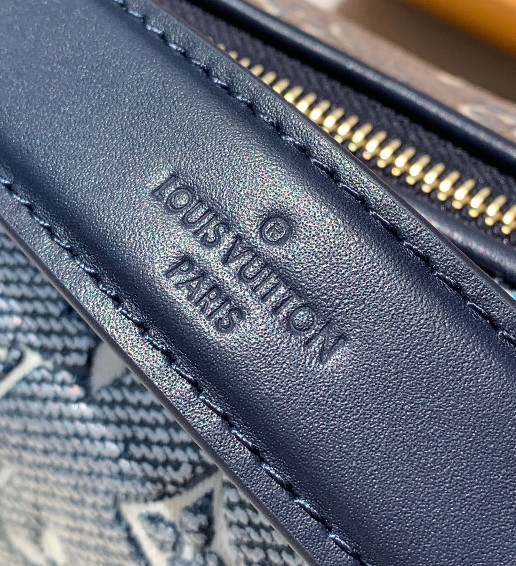 非市场普通货 进口皮料半钢五金尺寸 21×14×6cm LV SIDE TRUNK 女盒子包，M2294