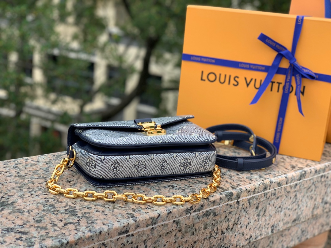 非市场普通货 进口皮料半钢五金尺寸 21.5×13.5×6cmLV最新款炫彩牛仔小邮差包，M22834颜