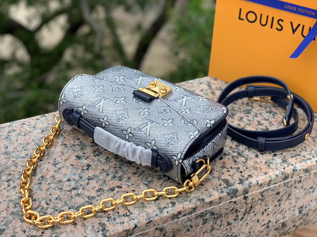 非市场普通货 进口皮料半钢五金尺寸 21.5×13.5×6cmLV最新款炫彩牛仔小邮差包，M22834颜