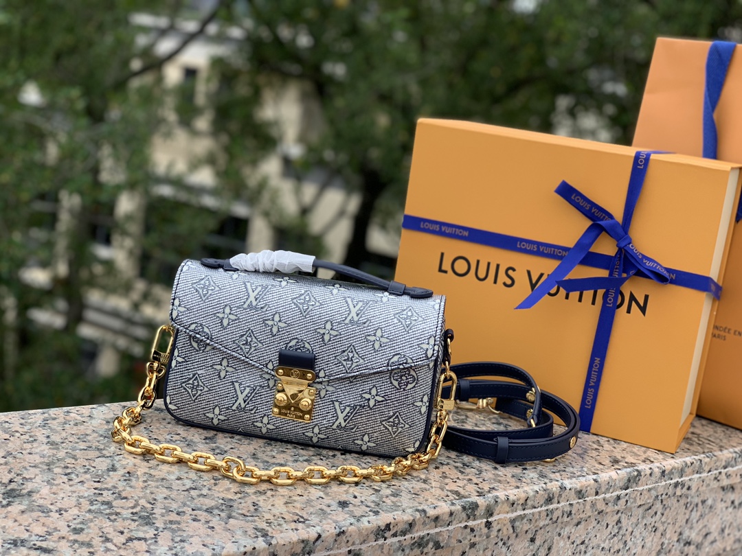 非市场普通货 进口皮料半钢五金尺寸 21.5×13.5×6cmLV最新款炫彩牛仔小邮差包，M22834颜