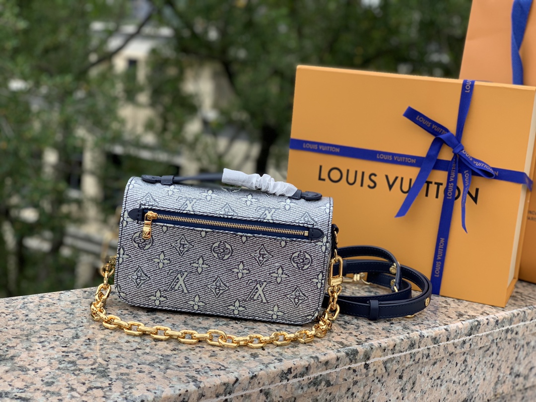 非市场普通货 进口皮料半钢五金尺寸 21.5×13.5×6cmLV最新款炫彩牛仔小邮差包，M22834颜