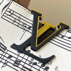 顶级原版 广州货M20195白色配黑音符🎵 本款Capucines 大号手袋 法国进口小牛皮,闪亮的金属 顶级原版 广州货M20195白色配黑音符🎵 本款Capucines 大号手袋 法国进口小牛皮,闪亮的金属