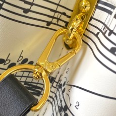 顶级原版 广州货M20195白色配黑音符🎵 本款Capucines 大号手袋 法国进口小牛皮,闪亮的金属 顶级原版 广州货M20195白色配黑音符🎵 本款Capucines 大号手袋 法国进口小牛皮,闪亮的金属