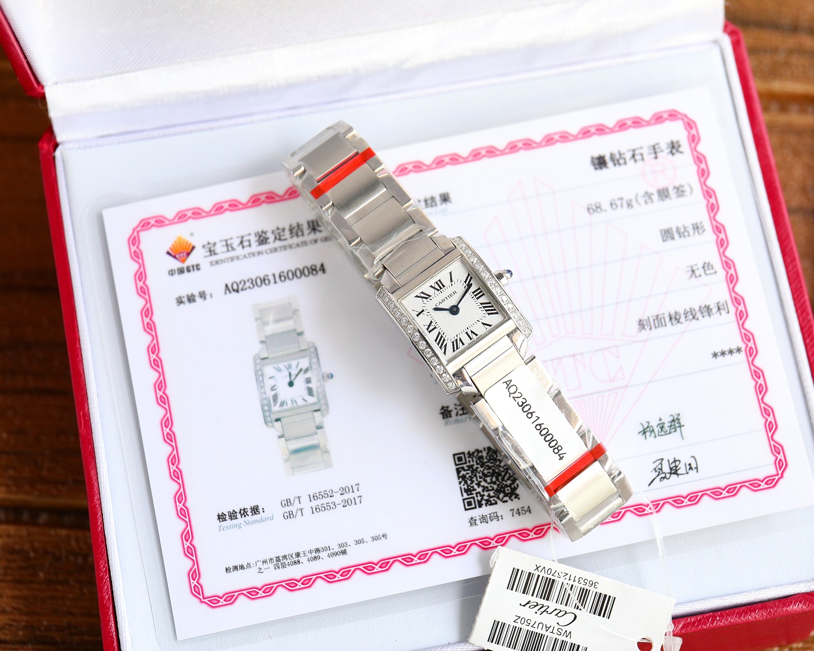 NO:143144,High-end hard goods. Exclusive first release!  Another big attack!  Kajia Tank Real Diameter Small Watch, 25mm*20mm Diameter, original Swiss Quartz movement, 24 VS1.7 Natural Real Diameter!  It has been authoritatively certified by China's GTC testing agency!  Provide solid and powerful guarantees for our diamond watches!  The Cartier Tank series watches were first born in 1917. The design concept originated from the parallel sections of the French Veyron tank, the steel design evolved from the shape of the tank track, and the Roman numeral time markers are retro without losing their restraint. The current version is already the best match in the market!  Some professional players who play the watch can see it from the details!  The authentic product is completely disassembled and opened the mold!  It is made of original movement real diamond 904 steel!  High-end luxury is one of the masterpieces this year!  !  !  What is the difference between the top version and the market product? Why are there so many prices?  This question is very simple. The cost is from finely polished accessories to movements. Eliminating any link will save you unexpected costs. Take the movement for example, there are 10-20 yuan, hundreds of yuan, and thousands of yuan. We all use imported Swiss quartz movements. Most of the imitation watches in the market are just external controls, so from a level, just choose the domestic movements to look at the appearance. This is an invisible place. Then to the small details!  Each of our accessories has accurate numbers, so the corresponding code of the bottom cover is also a table and a code!  Furthermore, the real diamonds we use are not to fool people!  There is a testing certificate from a national authoritative testing agency!  Support re-inspection!  , cartier19860909高端硬货.独家首发！又一重磅来袭！卡家坦克真钻小表,表径25mm*20mm,原装瑞士石英机芯 ,24颗VS1.7天然真钻！经过中国GTC检测机构权威认证！给我们的钻表提供坚实有力的保障！ 卡地亚坦克Tank 系列腕表最早诞生于1917年,其设计理念源自于法国威龙坦克的平行切面,坦克履带形状演化而成的条钢设计,再搭配罗马数字时标,复古而不失内敛. 目前出的版本已经是市场最顶配！一些专业玩表的玩家从细节就可以看到！正品完全拆解开模！并用原厂机芯真钻904钢材质！高端奢华,是今年一款巨作之一了！！！ 顶级版本对比正品与市场货的区别差异在哪里,价格为什么相差那么多？这个问题很简单,成本从精打细磨的配件到机芯 任何一个环节省略都会节省你们想不到的成本.就拿机芯来说有10-20块的,有上百块的,上千块的.我们都是用进口瑞士石英机芯,市场仿表大多只是外表控,所以从层面上来说选择国产机芯外观上唬人就行了.这是看不见的地方. 再到小细节！我们每一个配件都是有准确数字的,所以底盖对应的码也是一表一码！再者我们用的真钻石可不是忽悠人的！有国家权威检测机构检测证书！支持重检！,,cartier,Watch