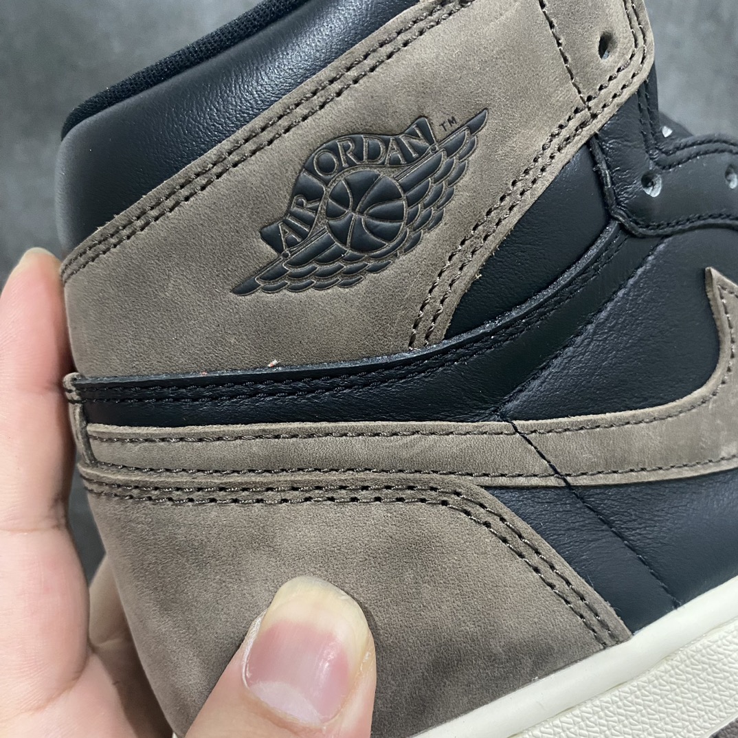 图片[2]-【JS纯原版】Air Jordan 1 AJ1 Retro \” Palomino \”棕黑摩卡脚趾 DZ5485-020n大厂出品 市场第一梯队版本n全鞋电脑针车 精确间距匹配国内顶级头层皮料订染 用料绝不含糊飞翼3D高频深度立体 全方位比对原鞋n皮料全程玻璃冲刀 冲裁 清洁度完美工艺方面漏斗收腰 底线拉帮 LOGO立体 小到针眼排布 载片对称 冲孔效果 鞋标规范 鞋垫背胶等等 尺码：40 40.5 41.5 42 42.5 43 44 45 46 47.5-莆田鞋批发中心