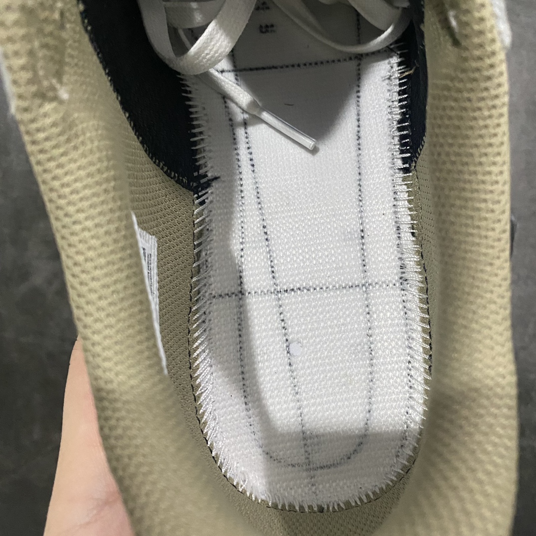 图片[8]-【X版版本】Travis Scott x Air Jordan 1 Golf AJ1乔1 TS联名倒钩高尔夫低帮6.0 FZ3124-200nn正确高尔夫板型出货 区别市场通货n国内一线头部知名大厂出品原鞋原楦头纸板开发 原厂防尘纸极致一眼正品既视感n配色方面也基本照搬了倒钩3.0配色 以橄榄绿色为底 搭配米白色框架呈现 标志性的反钩Swoosh则以黑色点缀 材质方面以麂皮与皮革拼接设计 鞋舌标签部分则以柠檬黄色点缀 GOLF字样和飞人Logo也表明鞋款身份 内侧TS标志性的Cactus Jack厂牌元素依然保留 不过同样以改为了黑色 后跟处的飞翼刺绣也采用黄色缝线打造 最大的变化就是外底部分采用了特殊的Golf纹路 相比于普通的AJ1更加防滑 鞋垫上也带有飞翼、鬼脸、Travis Scott等双方合作的标志性元素  尺码：366.5 37.5 38 38.5 39 40 40.5 41 42 42.5 43 44 44.5 45 46 47.5-莆田鞋批发中心