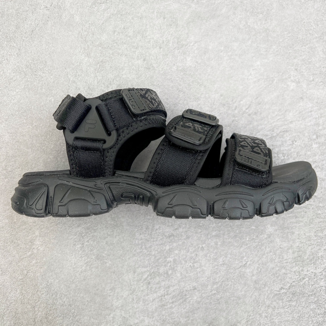 零售💰160 ＃夏日福利‼FILA Fluid Sandal 斐乐运动猫爪凉鞋2022夏季新款沙滩鞋 FUSION 系列传承了 FILA 的百年基因有融入年轻运动及潮流文化 成为引领变革、创新突破的一代 以“1+N” 的跨界合作模式重现经典的同时创造经典 带来最出其不意的跨界合作惊喜 同时FILAFUSION把FILA 的 DNA 融入到定制体验里 你可以随心制造厲于你的产品 FILA FUSION 的鞋家族涵盖了老爹鞋、跑步鞋、网球鞋、季节款 风格复古新潮 满足了时尚人士出行及各类运动的搭配需求 成为当下年轻人筷拥的鞋类品牌之一 FILA FUSION 走进年轻人的世界 通过年轻人运动 街舞 滑板 篮球 展现 FILA FUSION 的潮流态度和年轻文化 FILA FUSION 认为末来属于引领变革、创新突破的年轻一代 让我们一起构成 FILA 未来的蓝图吧 尺码对应库存‼️ 编码：by1936060-运动鞋