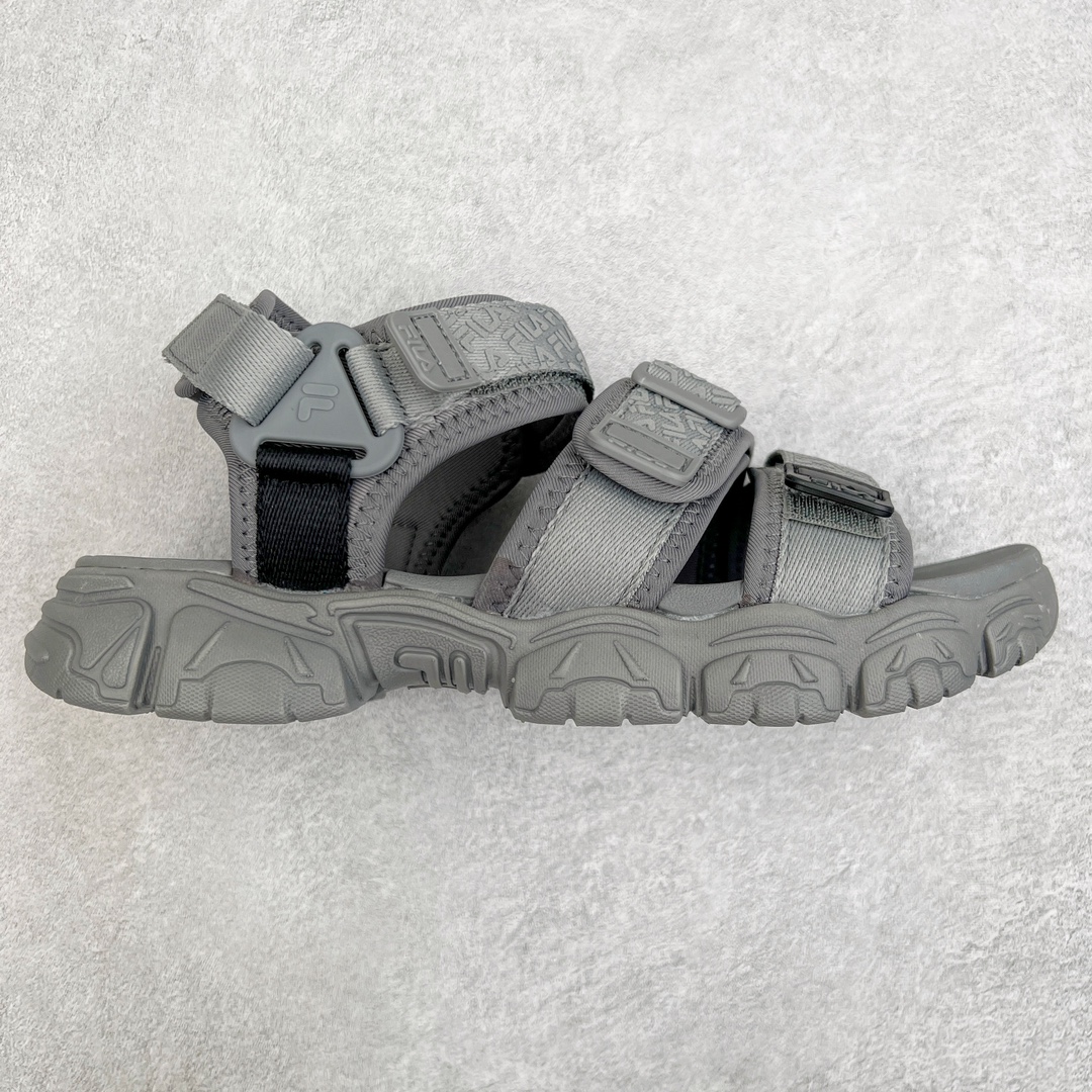 零售💰160 ＃夏日福利‼FILA Fluid Sandal 斐乐运动猫爪凉鞋2022夏季新款沙滩鞋 FUSION 系列传承了 FILA 的百年基因有融入年轻运动及潮流文化 成为引领变革、创新突破的一代 以“1+N” 的跨界合作模式重现经典的同时创造经典 带来最出其不意的跨界合作惊喜 同时FILAFUSION把FILA 的 DNA 融入到定制体验里 你可以随心制造厲于你的产品 FILA FUSION 的鞋家族涵盖了老爹鞋、跑步鞋、网球鞋、季节款 风格复古新潮 满足了时尚人士出行及各类运动的搭配需求 成为当下年轻人筷拥的鞋类品牌之一 FILA FUSION 走进年轻人的世界 通过年轻人运动 街舞 滑板 篮球 展现 FILA FUSION 的潮流态度和年轻文化 FILA FUSION 认为末来属于引领变革、创新突破的年轻一代 让我们一起构成 FILA 未来的蓝图吧 尺码对应库存‼️ 编码：by1936060-运动鞋