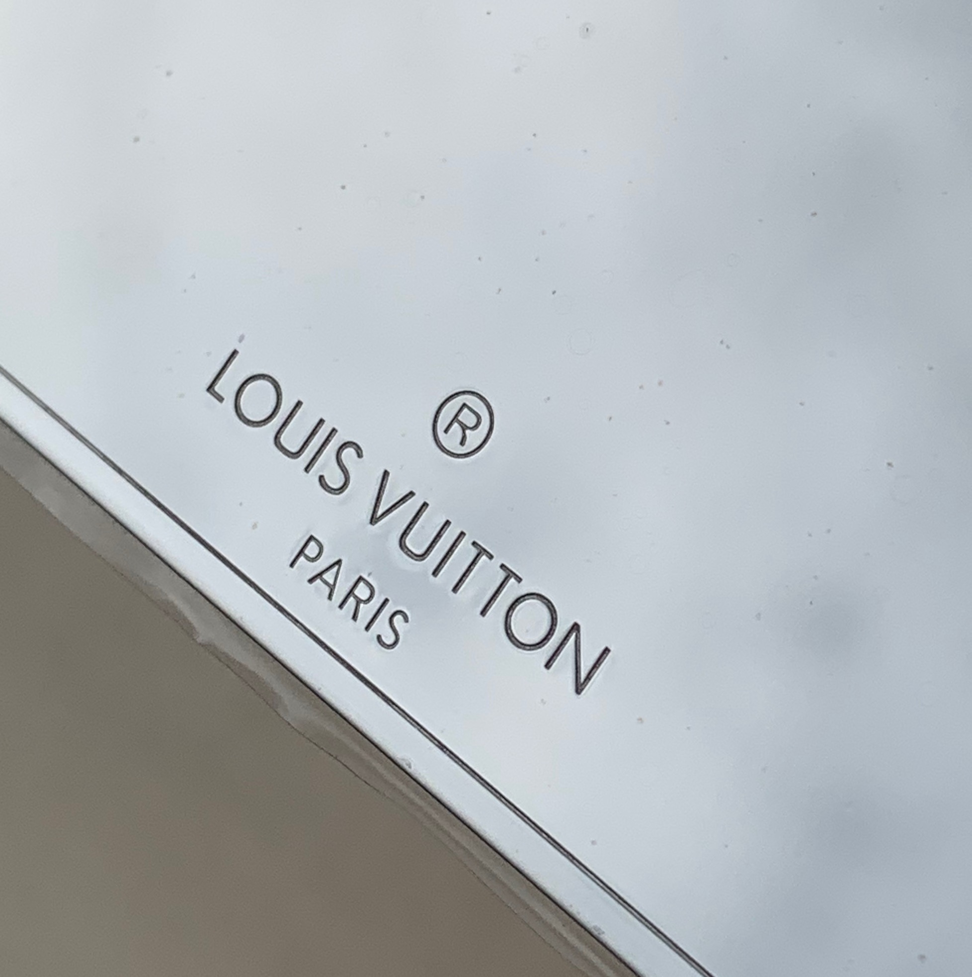 非市场普通货 进口皮料半钢五金尺寸: 11×10× 8cm渠道出货，最新款 ！LV Micro Vani