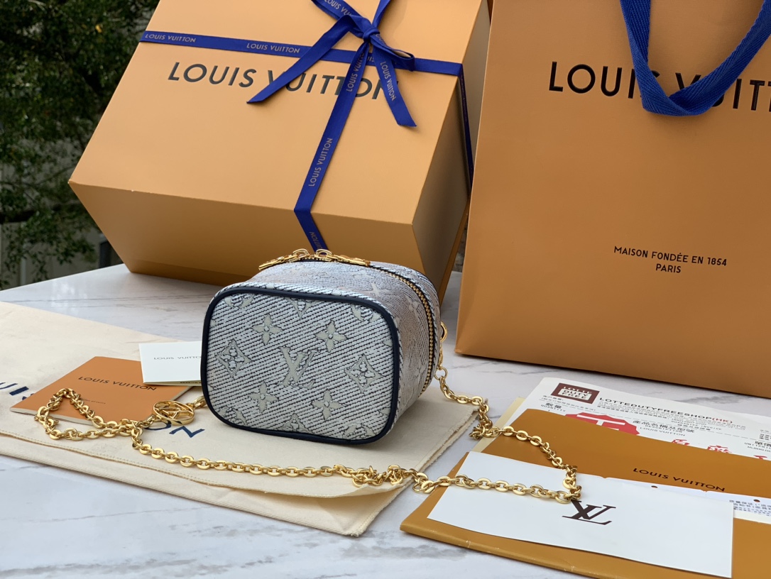 非市场普通货 进口皮料半钢五金尺寸: 11×10× 8cm渠道出货，最新款 ！LV Micro Vani