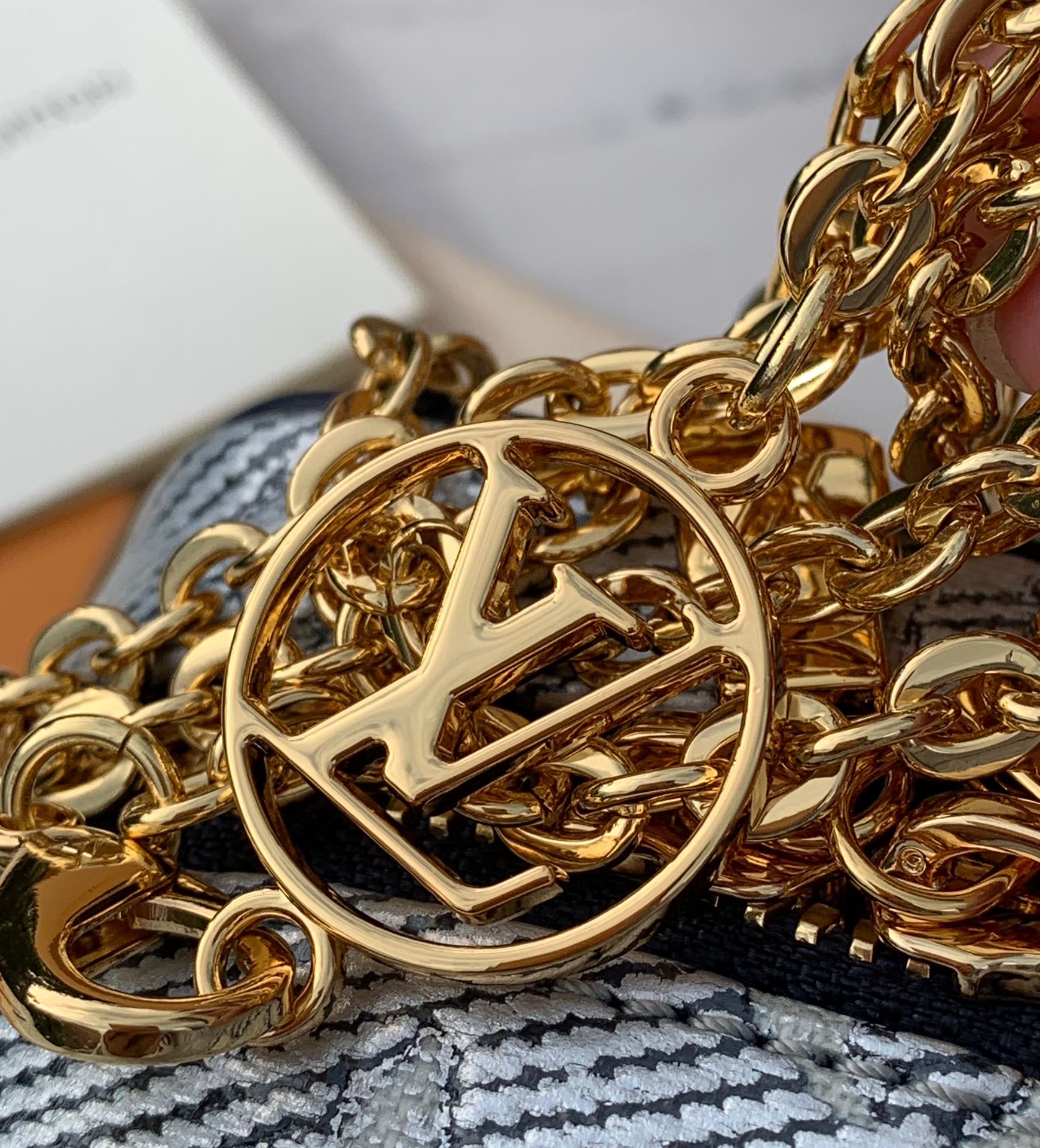 非市场普通货 进口皮料半钢五金尺寸: 11×10× 8cm渠道出货，最新款 ！LV Micro Vani