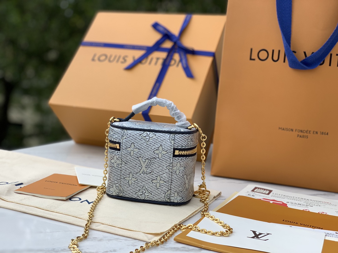 非市场普通货 进口皮料半钢五金尺寸: 11×10× 8cm渠道出货，最新款 ！LV Micro Vani