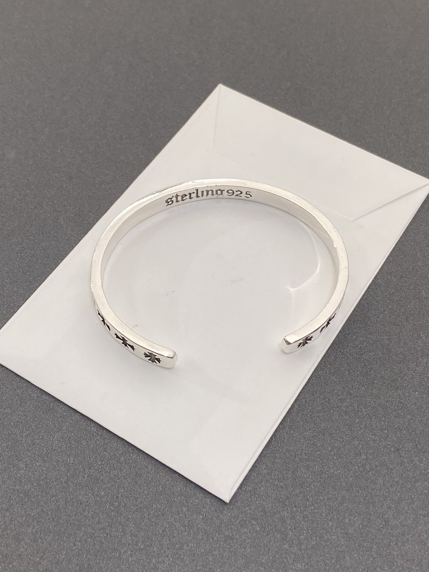 “Chrome Hearts and Crocson Cross Necklace Review: A Stylish Must-Have Piece” - 图片 4