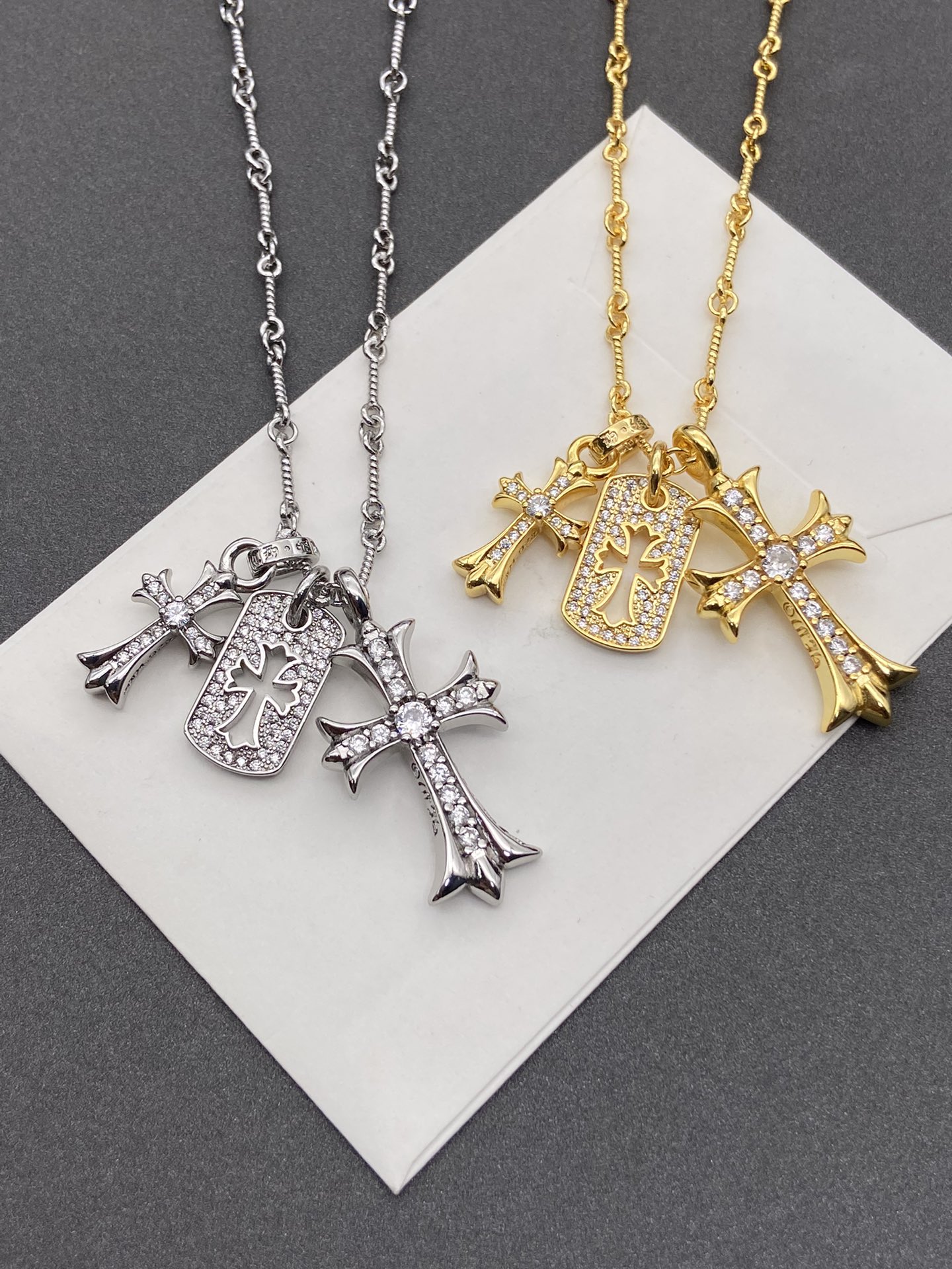 NO:105109,Croxin Classic diamond-set double cross, gold and silver, can be matched on both sides, and the pendant can be taken off and worn in various ways. How to match it, it looks good!  Don't miss it, just match it with a T-shirt, it's so fashionable, jewelry, chrome hearts, tees, t-shirt19860909克罗心 经典镶钻双十字架 金色银色 双面均可搭配 吊坠可以取下来多种佩戴方式 怎么搭怎么好看的款！辣妹们千万别错过 随便搭配一件T恤都潮到爆,饰品精品,chrome hearts,tees，t-shirt,Jewelry