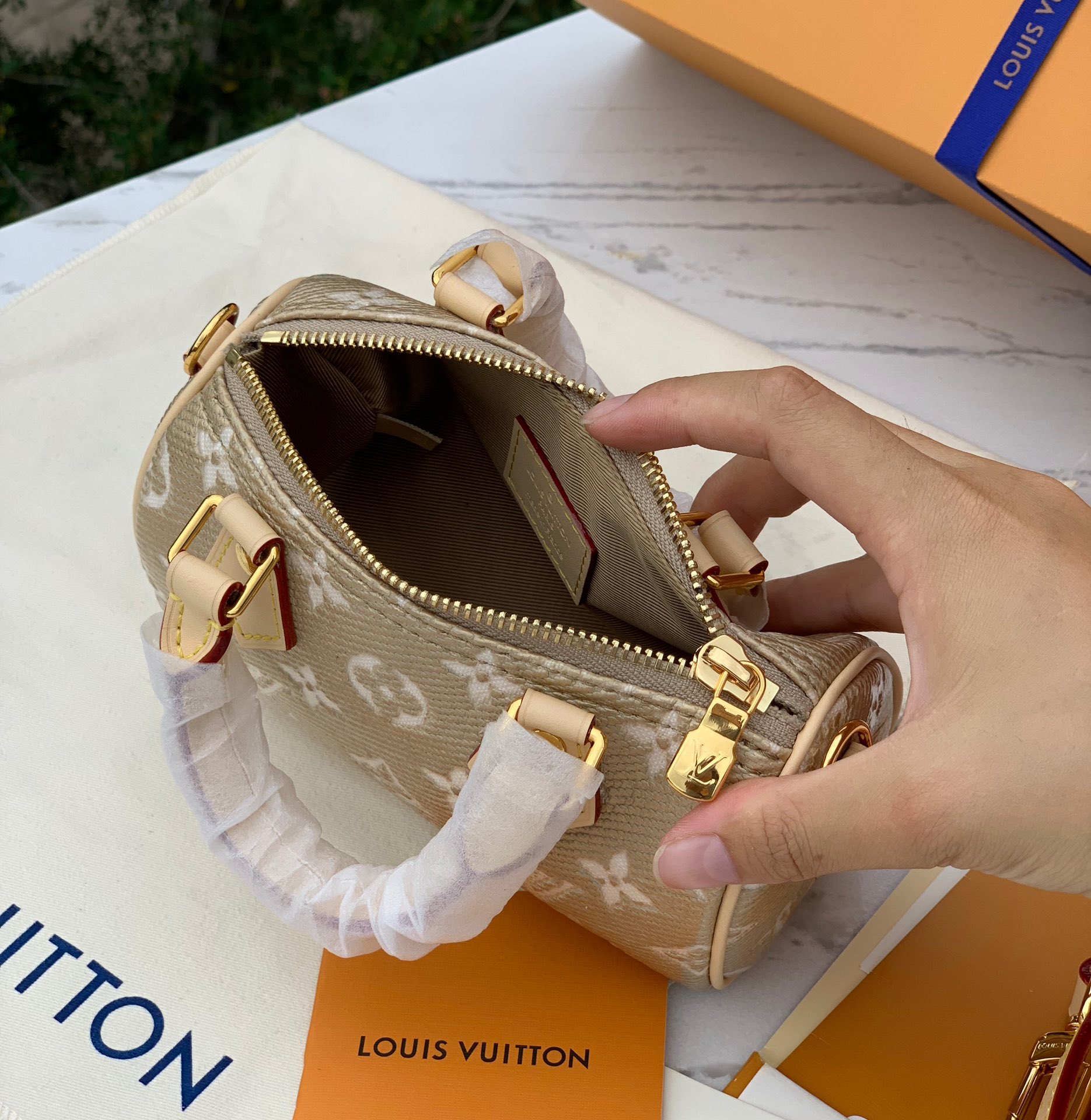 非市场普通货 进口皮料半钢五金 m82242尺寸 16×10×7.5cmLV上新 nano s非市场普通