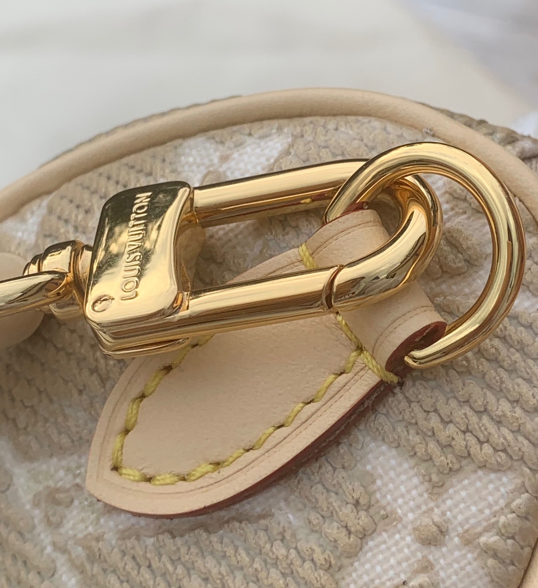 非市场普通货 进口皮料半钢五金 m82242尺寸 16×10×7.5cmLV上新 nano s非市场普通