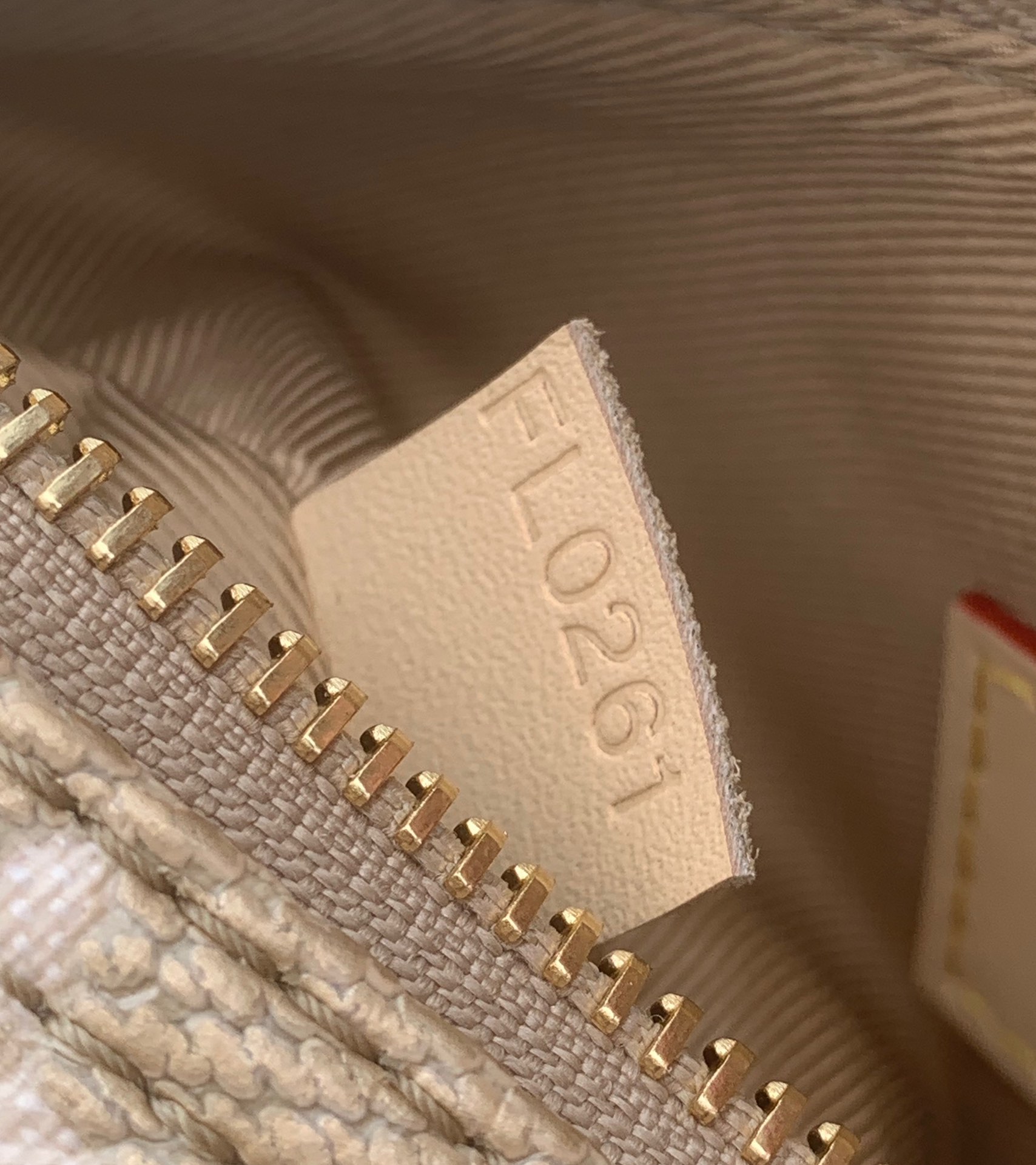 非市场普通货 进口皮料半钢五金 m82242尺寸 16×10×7.5cmLV上新 nano s非市场普通