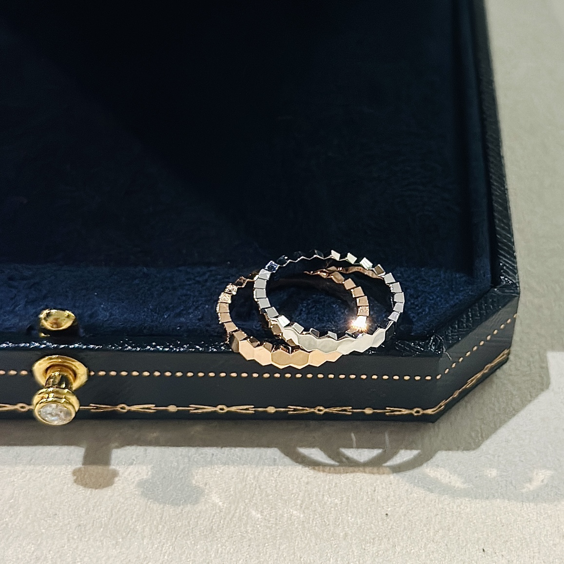 “S925 Silver Bee-themed Jewelry Collection: Bee Love, Waves, Globes, Rings” - 图片 7