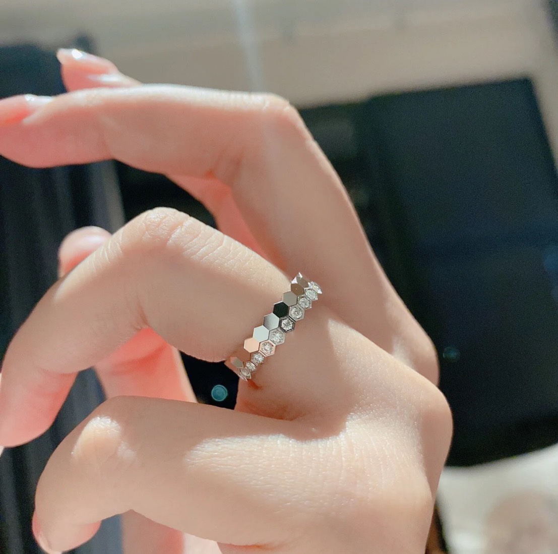 👑尚美巴黎 Bee My Love 蜂巢系列  波浪 满钻戒指 采用材质车床工艺一步到位 可叠戴可单戴都
