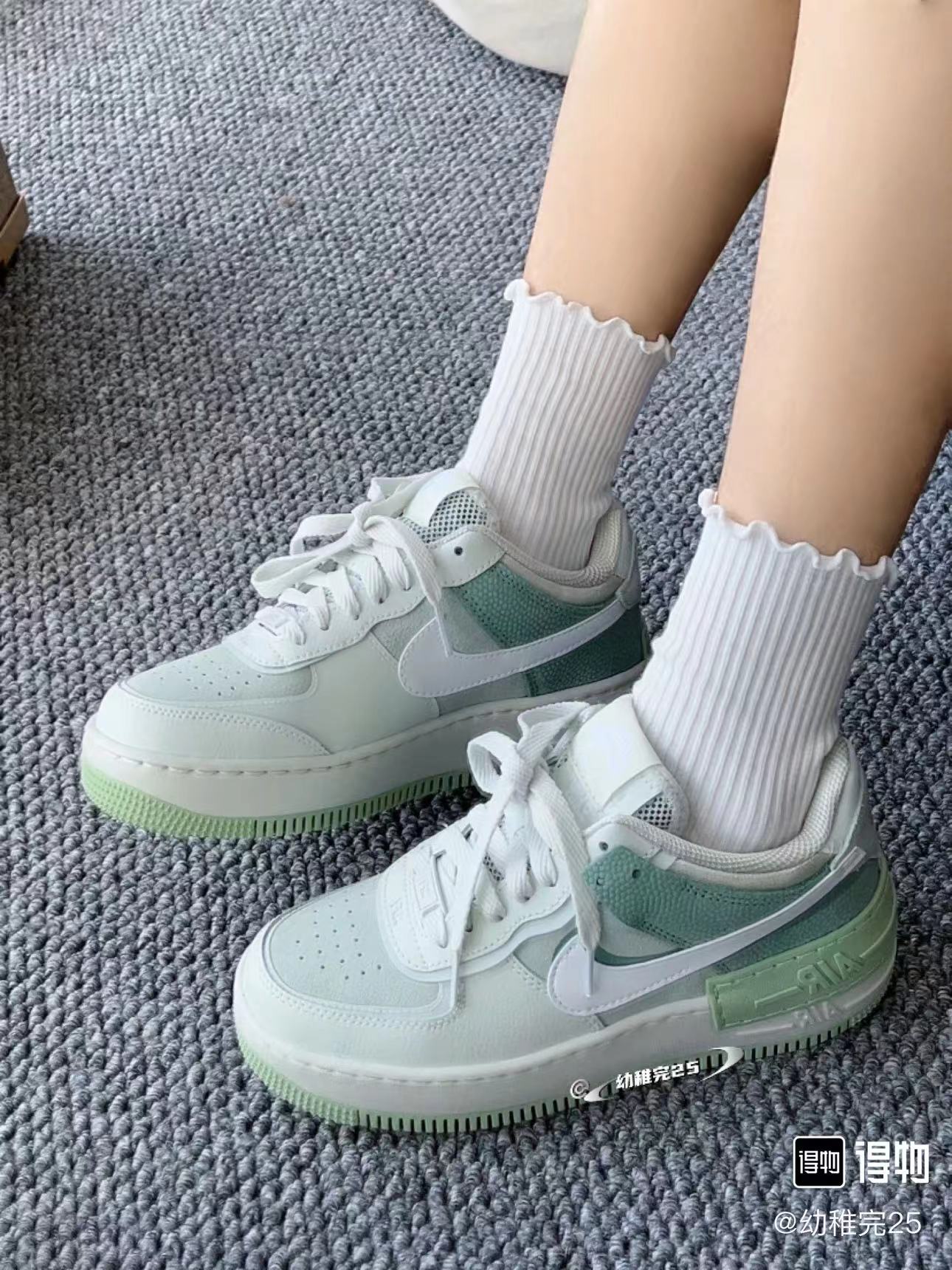 260💰
Nike Af1 Low 马卡龙 薄荷绿配色

size：35.5-44.5 VF代工厂原盒 ！
整体配色采用灰绿色，像哈密瓜，非常有夏日气息感，配色简约清新，搭配鞋身多处皆为成对设计的耐克标志，打造多层次感设计！

支持得物App/识货App鉴定 
支持90 天无理由售后