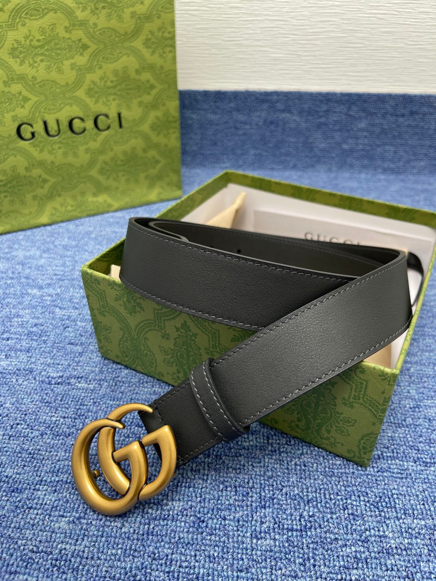 品牌古驰Gucci描述采用高级GucciSignature真皮精制而成触感厚实饰以双G商标带扣腰带为意大