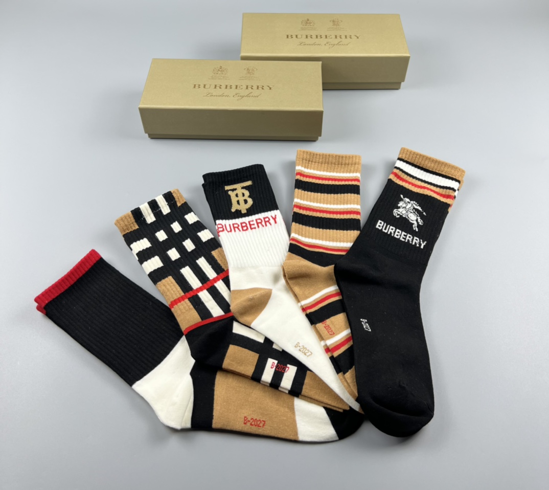 新品！官网同步Burberry（巴宝莉）秋冬季新款[色]中筒袜、纯棉质量、200针密度、吸汗性强、简单大