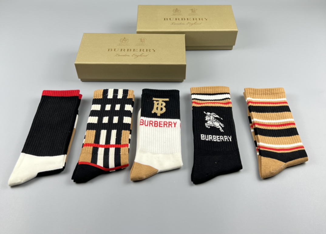新品！官网同步Burberry（巴宝莉）秋冬季新款[色]中筒袜、纯棉质量、200针密度、吸汗性强、简单大