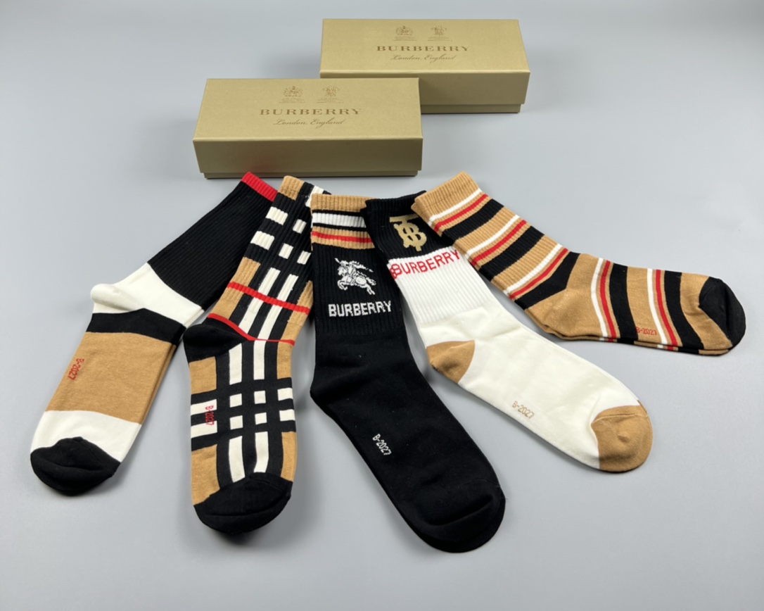 新品！官网同步Burberry（巴宝莉）秋冬季新款[色]中筒袜、纯棉质量、200针密度、吸汗性强、简单大