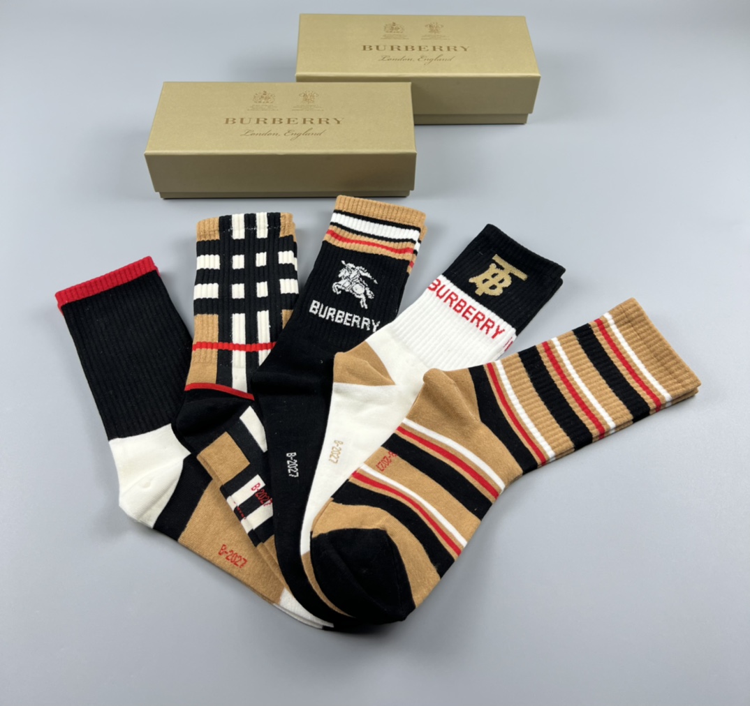 新品！官网同步Burberry（巴宝莉）秋冬季新款[色]中筒袜、纯棉质量、200针密度、吸汗性强、简单大