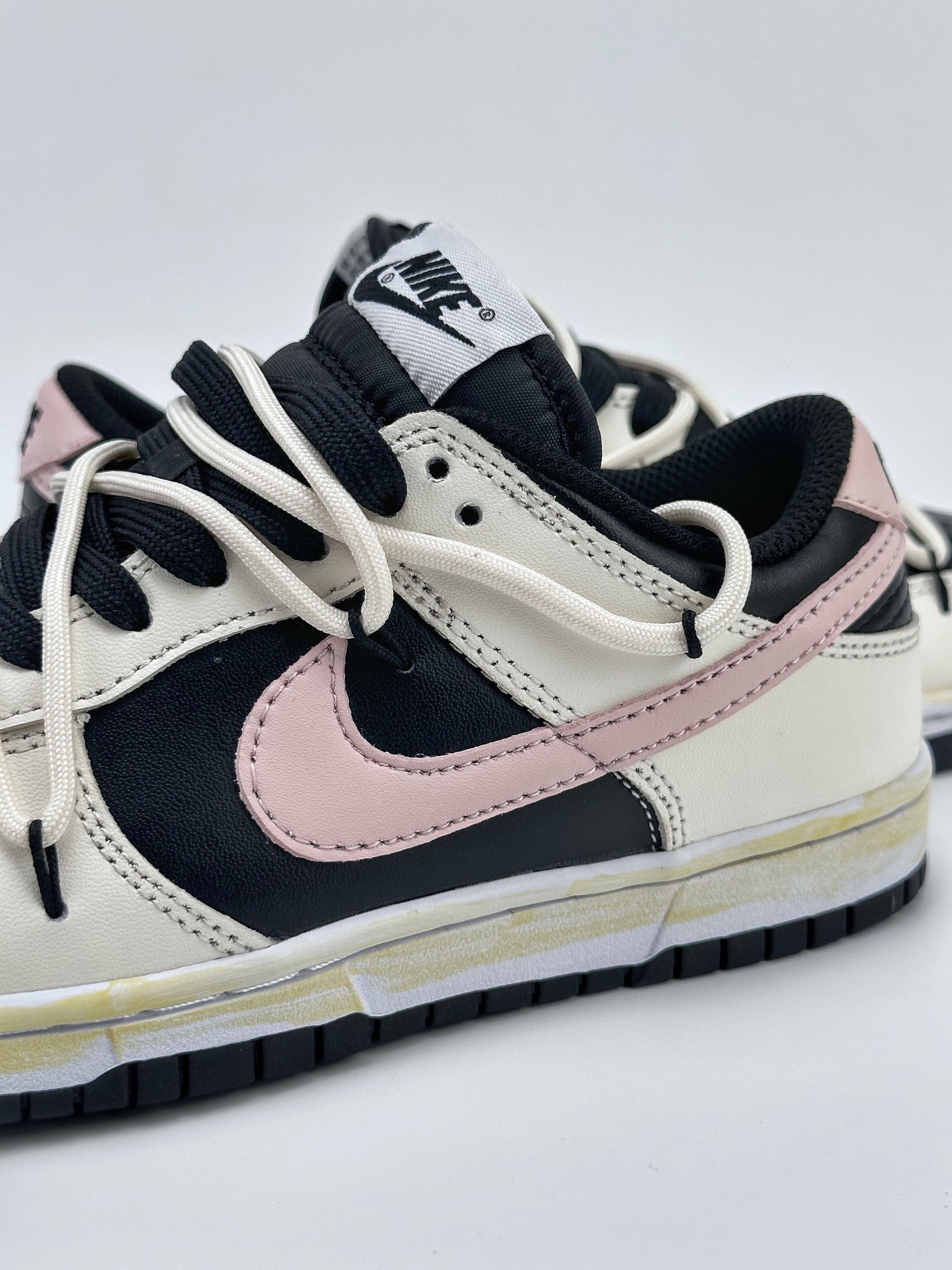 NIKE SB Dunk Low Smoked Rose Light Pink Straps FD1232-001