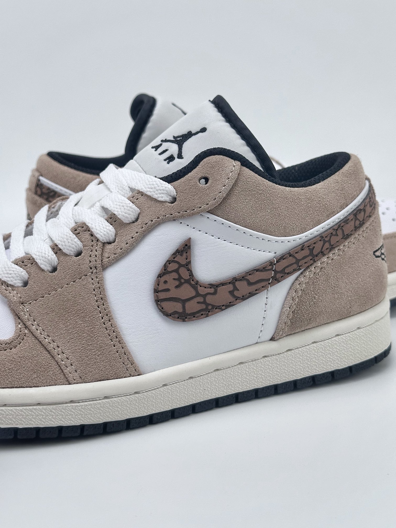 Air Jordan 1 Low ”Brown Elephant” DZ4130-201