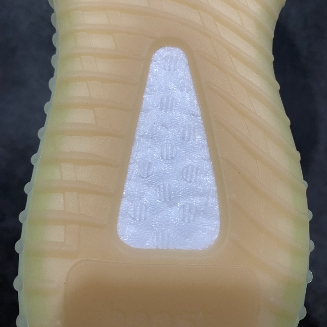 纯原版本Yeezy350V2亚洲限定