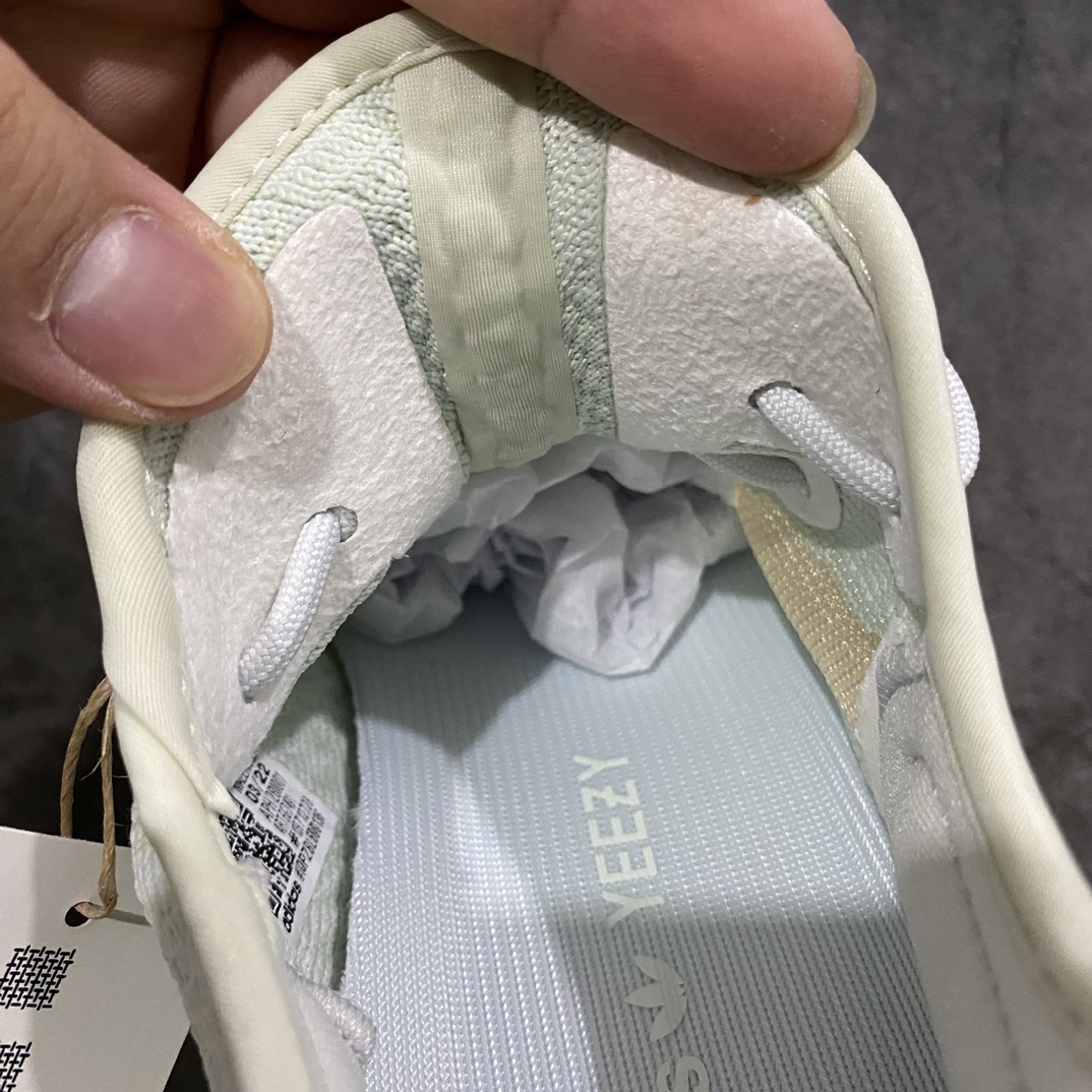 纯原版本Yeezy350V2亚洲限定