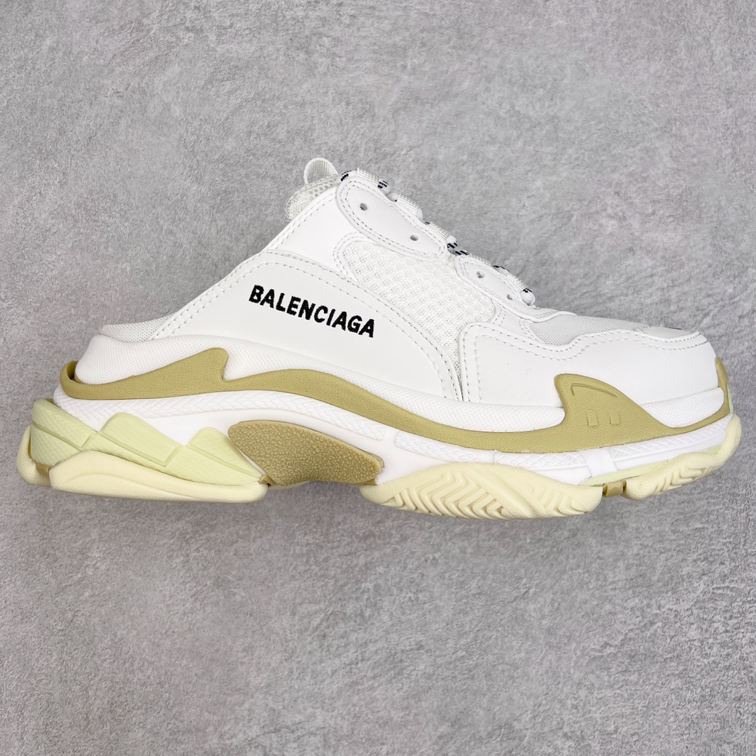 💰320 ＃VG零售版 BALENCIAGA Triple S 巴黎世家复古老爹鞋半拖 全套原纸板楦头开发 最原汁原味的灵魂版型 全鞋荧光划线卡点 胶水把控整洁度追求极致完美 每一双都是工艺品 多重QC质检 超越公司货的品控标准 实实在在的免检产品 原盒原配 正确字体电绣 粗细、位置、大小正确 侧边TPU 透气孔匹配意产原版 正确气垫分离大底 TPU软底 原版一致大底LOGO 立体感十足 原厂皮料水洗做旧 采购原厂网纱 小牛皮 小羊皮和网眼 复杂的三层外底 采用Clear Sole技术将TPU注入鞋底内部可产生气泡 以提供更多舒适感 更轻的鞋子和减震效果 脚趾边缘绣有尺寸 侧面绣有徽标 背面压印徽标 舌头上的Triple S橡胶品牌 2个鞋带环 包括1个功能环 运动系带系统 带12个织物孔眼 双色鞋带让人想起远足靴的鞋带 后部拉环和舌头拉环 水洗效果 打造老旧外观 正常尺码 Size：35 36 37 38 39 40 41 42 43 44 45 46 编码：by3936090-运动鞋