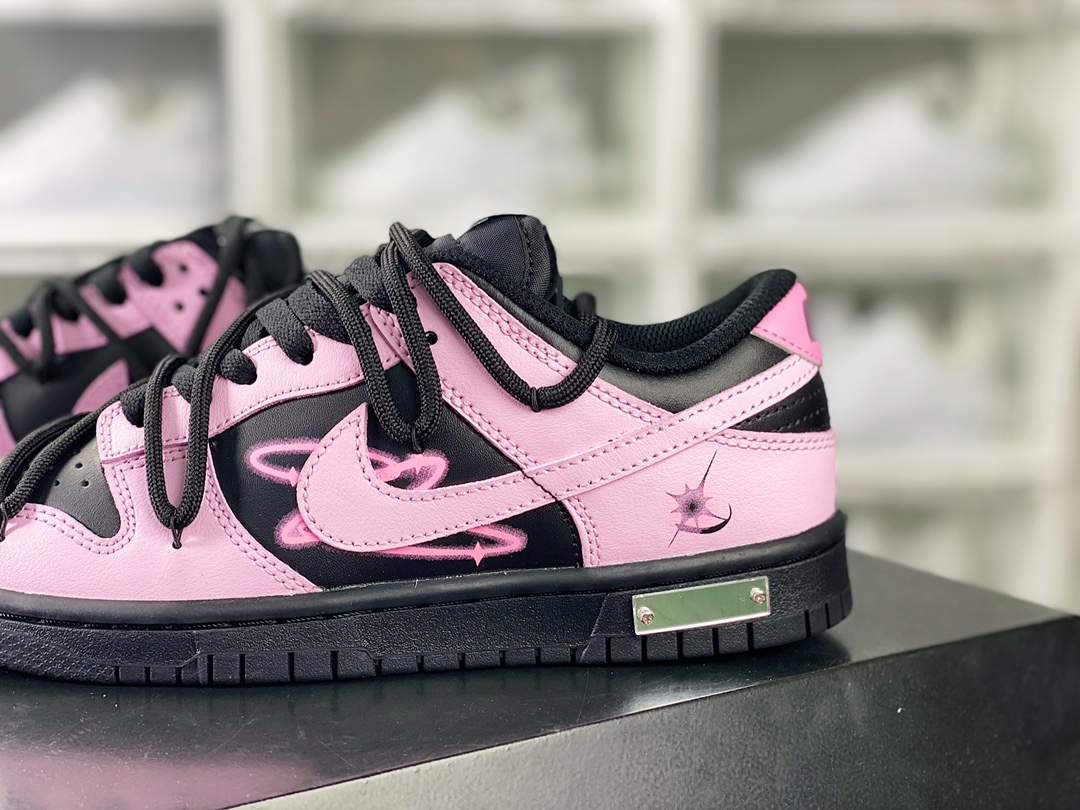 SB Dunk Low ”Beige/Black/Pink” Dunk series low-top sneakers ”Leather beige black and pink rope” FD1232-001