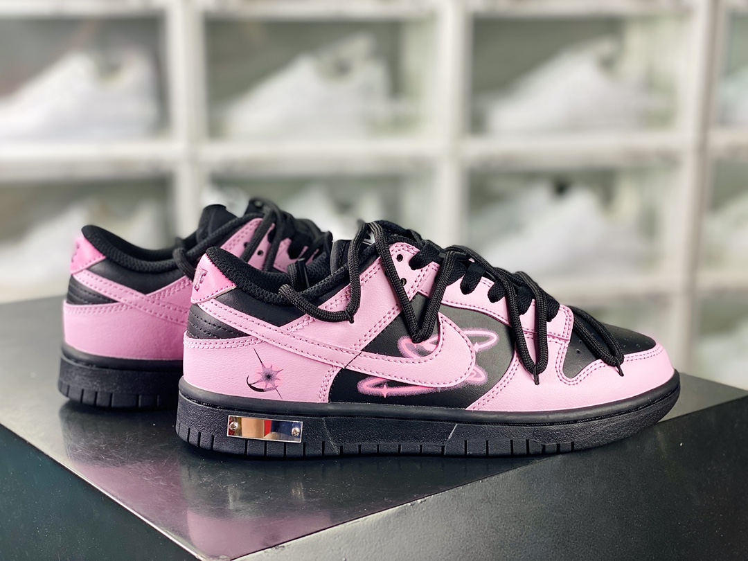 SB Dunk Low ”Beige/Black/Pink” Dunk series low-top sneakers ”Leather beige black and pink rope” FD1232-001