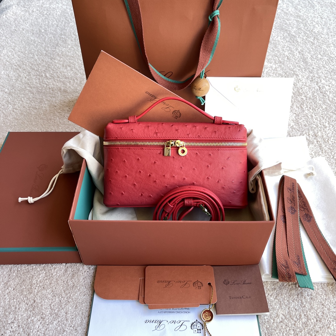 NO:198197,~(Not available for packaging) Extra Pocket L Ostrich Pattern Series #Fire Red [Imported Original Leather   Pure Steel Gold Hardware] Calfskin Ostrich Pattern Making Main Material ~ Sheepskin Lining# The wide opening bag is made of butter-like soft calfskin. It comes with removable shoulder straps to create a versatile mini bag. Two-way zipper opening, height 11cm*width 19cm*deep 6.5cm. Calfskin/item number: FAN, LP, loro piana, mini bags, cowhide, sheepskin19860909～(不配包装) Extra Pocket L 鸵鸟纹系列#火红色【进口原厂皮 纯钢金色五金】 小牛皮鸵鸟纹制作主体材质~羊皮里料# 宽开口小袋采用如黄油般柔软的小牛皮打造.随附可拆卸肩带,可打造出百搭迷你包袋.双向拉链开口, 高度11cm*宽度19cm*深度6.5cm. 小牛皮/货号:FAN,LP,loro piana,mini bags,cowhide,sheepskin,Bag