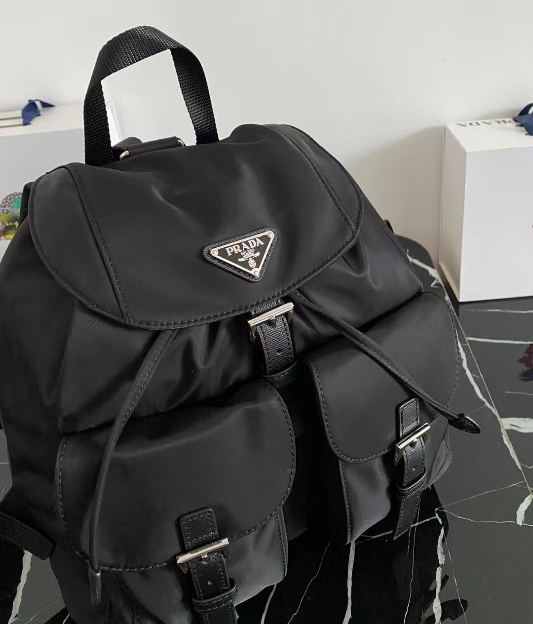 プラダ ナイロン リュック 軽量 防水 おしゃれ