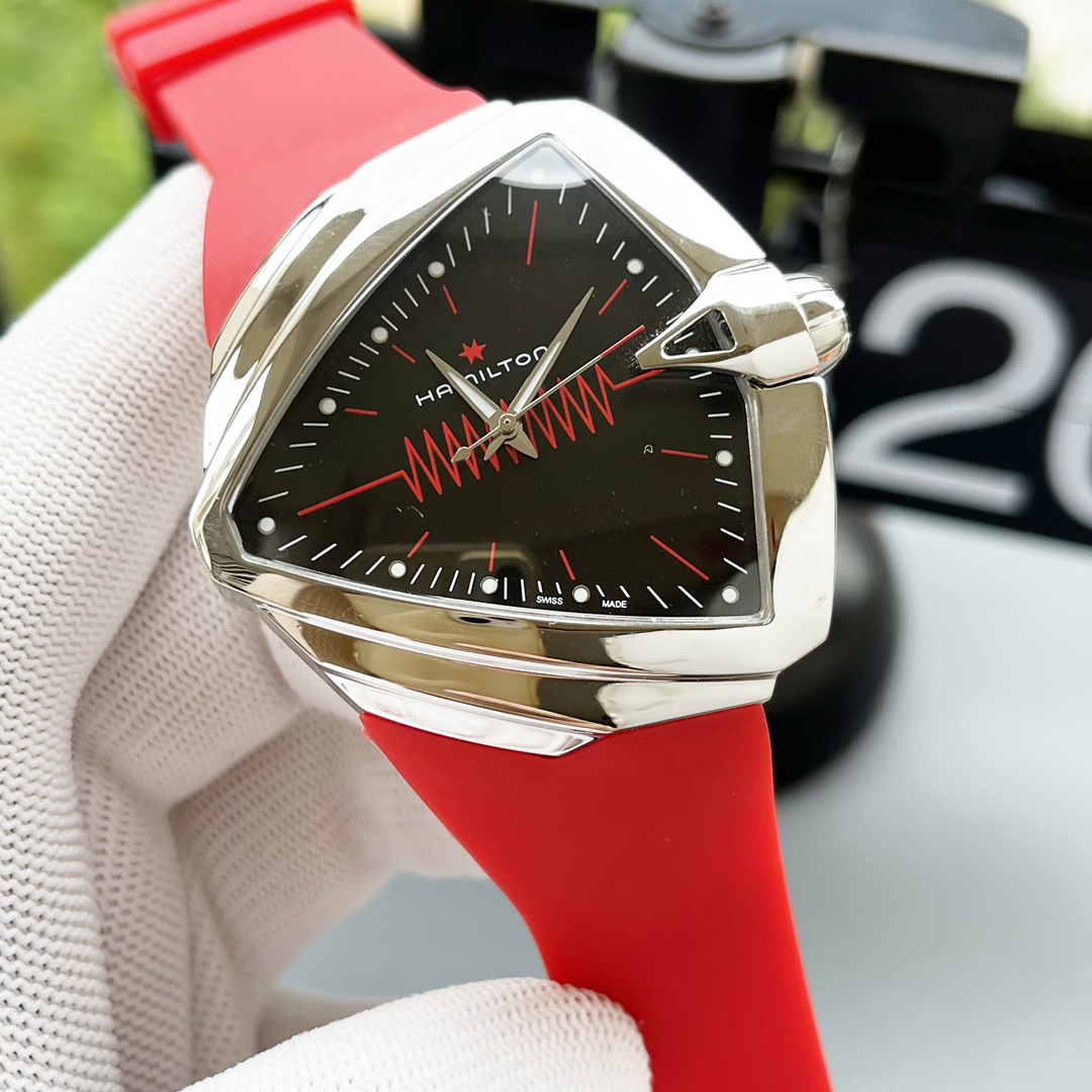 NO:763987,White shell Black shell [Latest] Hamilton 80th Anniversary New Triangle [Type] Boutique men's watch [Strap] Imported fragrant rubber strap [Movement] High-end fully automatic mechanical movement [Mirror] Mineral-strengthened glass (higher definition) Elegant taste Vast and majestic Ingenuity Wrist treasure Size 41mm diameter 12mm thick Hot sale on the market!  Welcome to reprint!  ,19860909白壳 黑壳【最新】汉米尔顿 80周年新三角形【类型】精品男士腕表【表带】进口香胶表带【机芯】高端全自动机械机芯【镜面】矿物质强化玻璃（更高清） 品味高雅 浩瀚大气 匠心独运 腕间瑰宝 尺寸直径41mm厚12mm热卖上市！欢迎转载！,,Watch