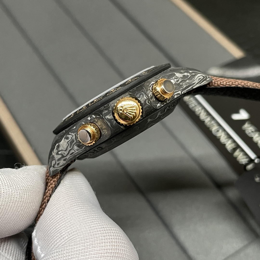 Rolex 劳家 迪通拿系列 NTPT碳纤维壳套/扣 中东刻度盘 计时机械机芯，上手超轻Diw