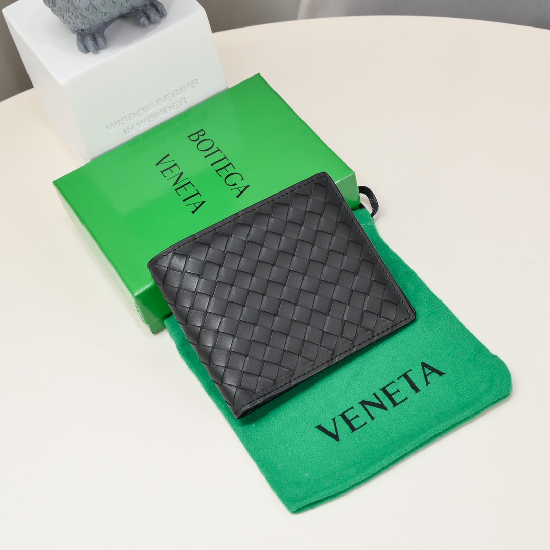 Bottega Veneta 小格 牛皮 短夹 8卡位 2纸币隔层