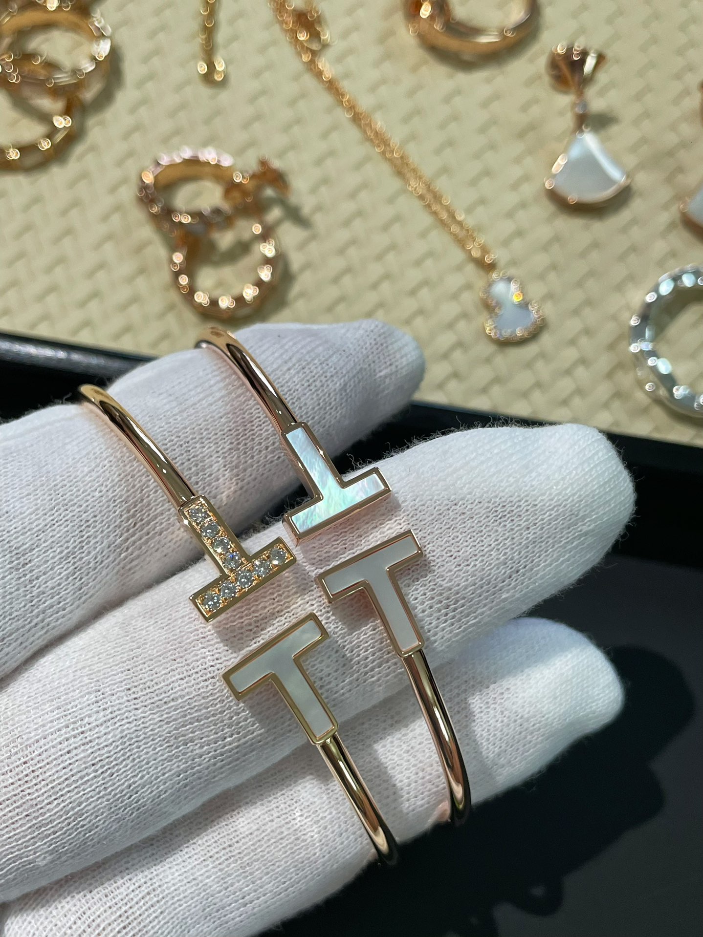 NO:631216,Random photos of several bracelets~ Jewelry craftsmanship, bracelet, Cartier high-end jewelry19860909随手拍 几款手镯～ 珠宝工艺,,bracelet,卡迪亚高端饰品,Jewelry