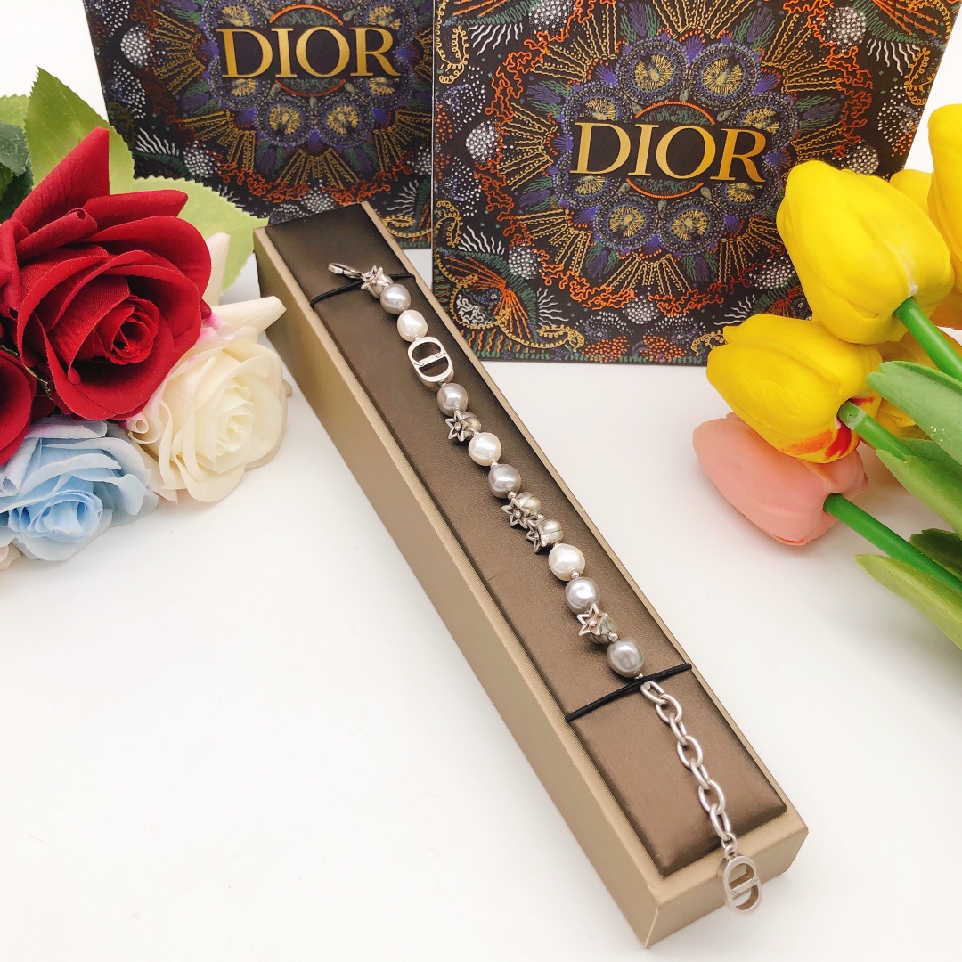 编号DSL0010
 【dio*最新款🆕🆕灰色珍珠花朵手链】古银色 一致专柜🆕黄铜材质