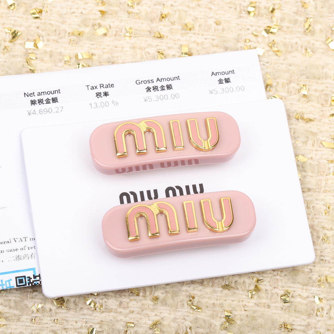  高品质 细节如图 一对卖 一对价格【miu@miu新款粉色发夹】绝对会成为经典款的发夹一定要入的一款发